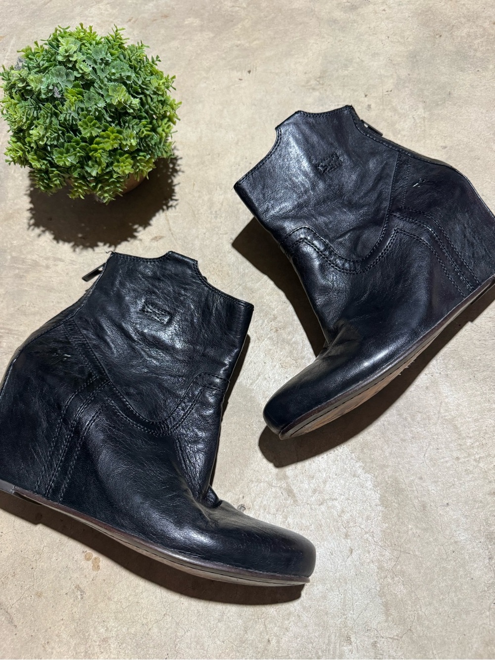 Frye Carson Wedge Bootie Black Leather Women Size 9 Ankle Western Coastal Cowgir